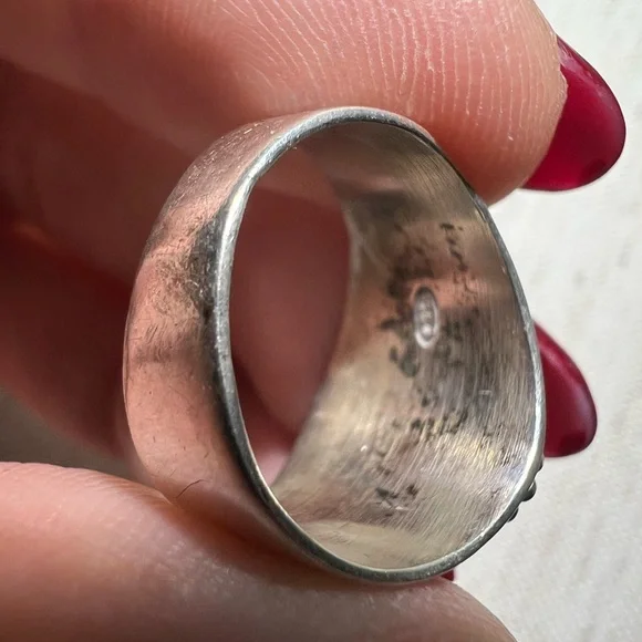 Vintage Sterling silver and garnet wide dome ring - Picture 13 of 15